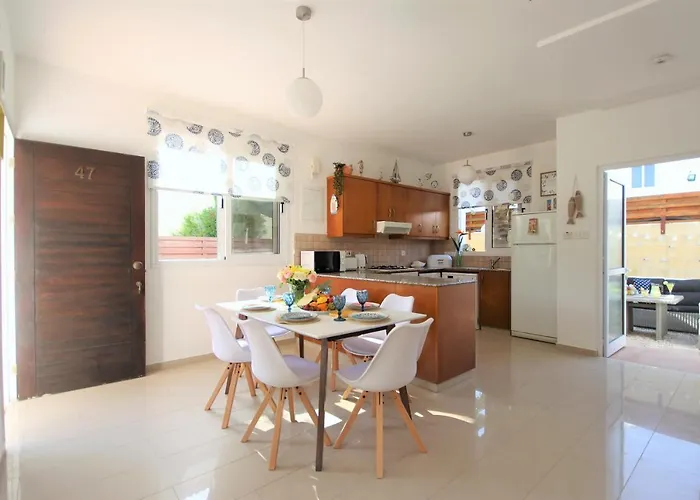 Palm Paradise 아이아 나파